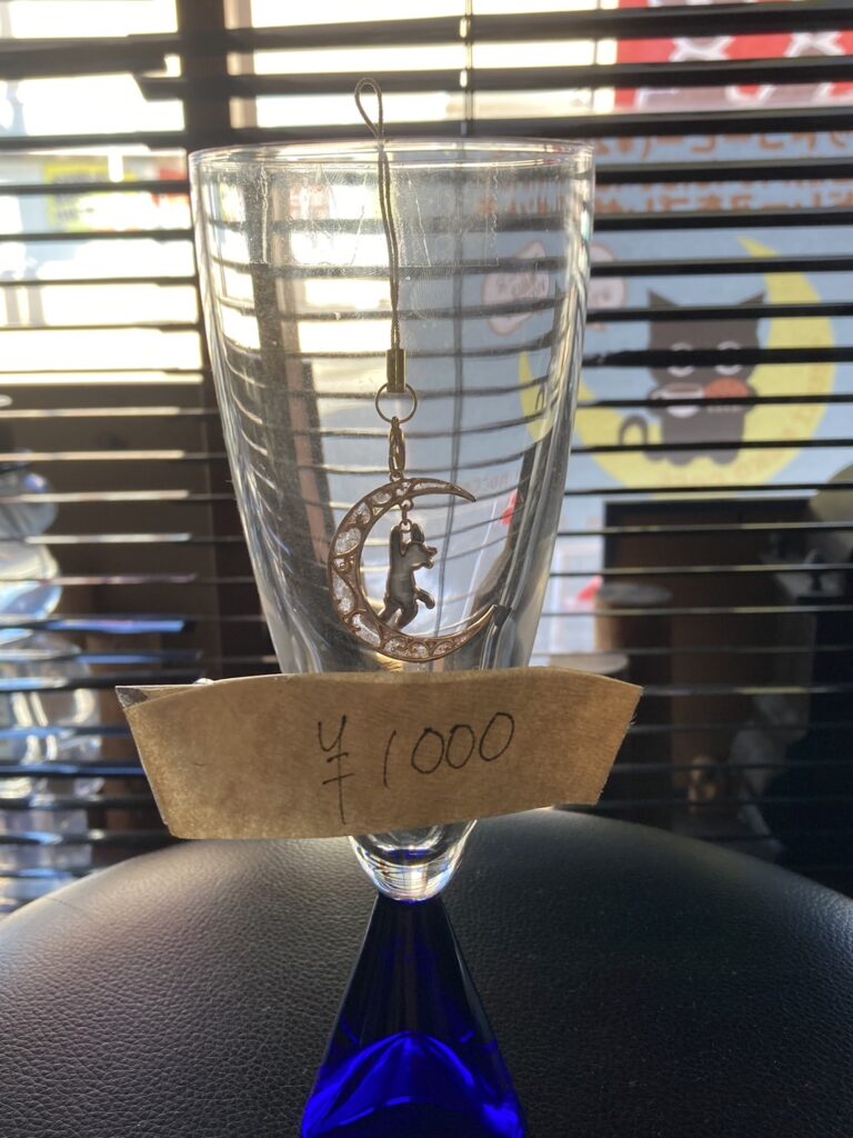 月ねこキーホルダー買っていただきました。