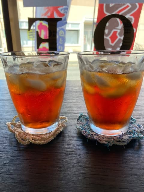 涼しきアイスティー＆店休日看板